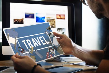 adam holding kağıt boş 