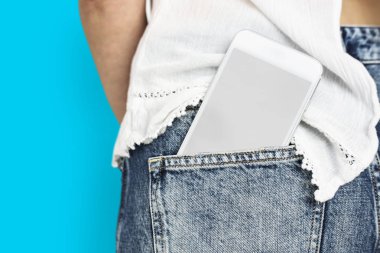kot pantolon cebinde dijital smartphone