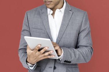 İşadamı tarama dijital tablet