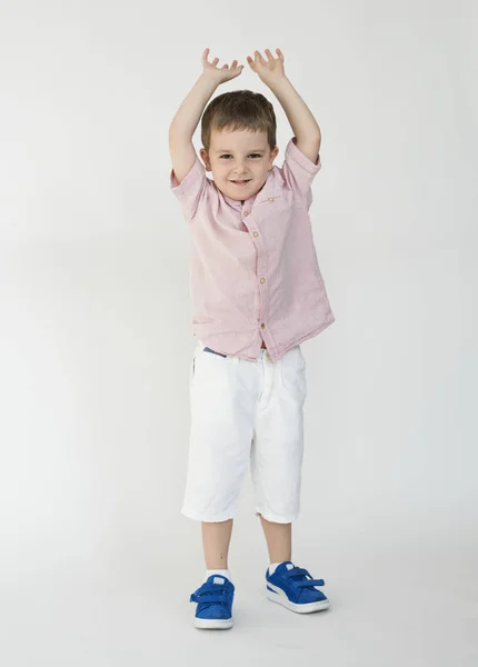 Μικρό χαριτωμένο αγόρι στο στούντιο — Φωτογραφία Αρχείου