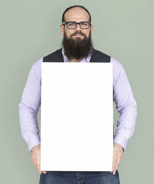 Homem com barba posando em estúdio — Fotografia de Stock