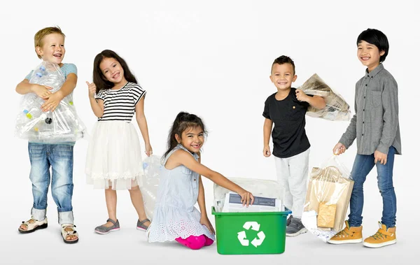 Děti, recyklace odpadků — Stock fotografie