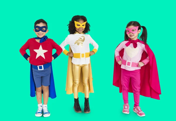 Anak-anak dengan kostum Superhero — Stok Foto