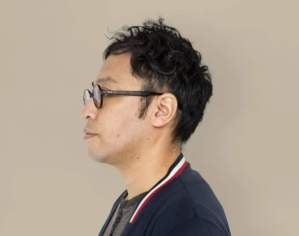 Pohledný asijské muž v brýlích — Stock fotografie