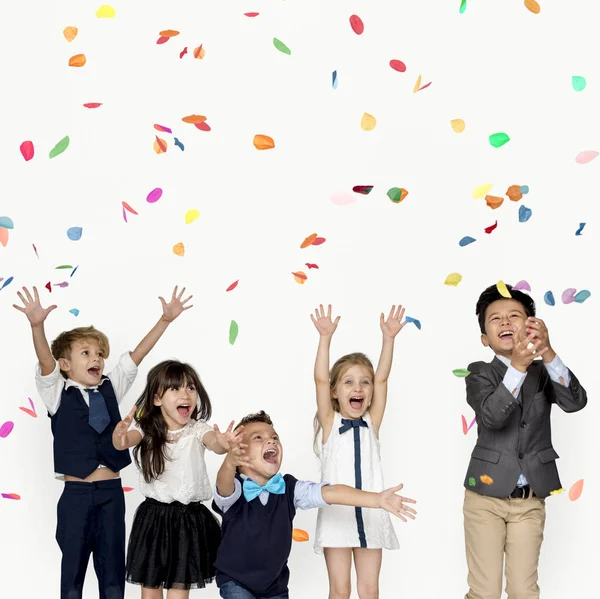 Enfants Célébration avec confettis — Photo