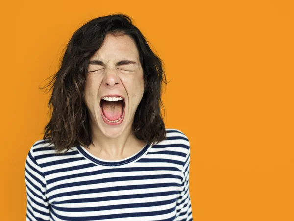 Jovem mulher gritando — Fotografia de Stock