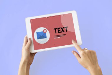 Dijital tablet holding insan eller 