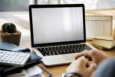 el laptop ile çalışma