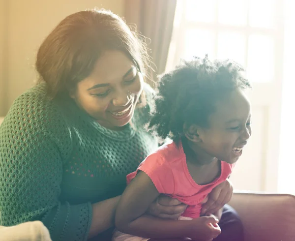 Mãe passar tempo com a filha — Fotografia de Stock