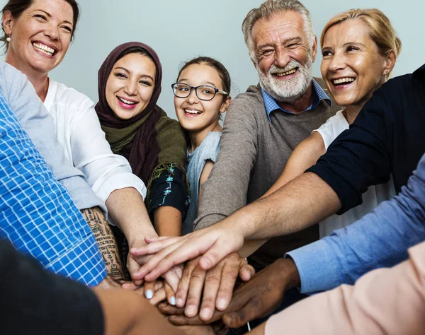 Grupp av olika människor — Stockfoto