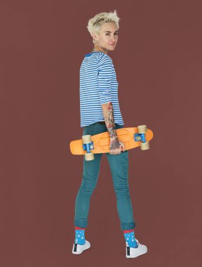  kadın holding kaykay