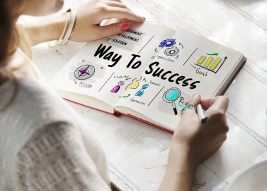  Not Defterinde Not Tutan Kadın