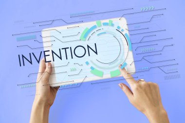 kişi holding dijital tablet