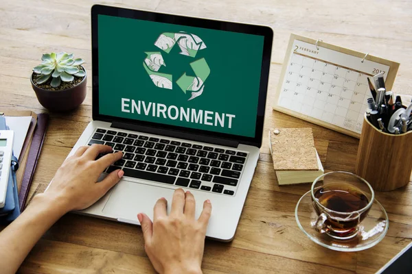 Hands working with laptop — Stock Photo, Image