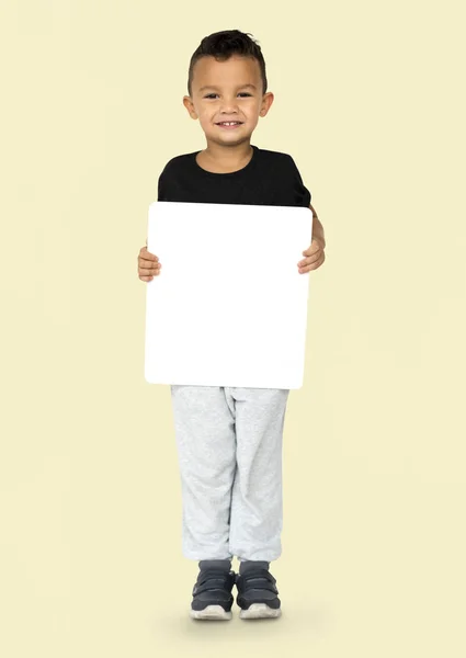 Jongen bedrijf leeg bord — Stockfoto