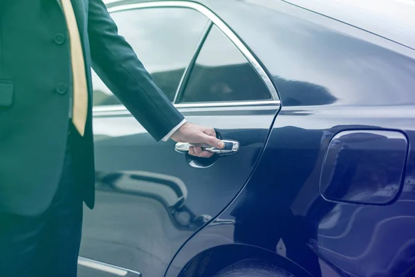 Businessman opening car door — Stock Photo, Image