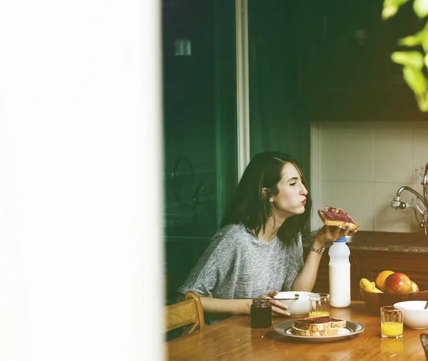 Žena s snídaně — Stock fotografie