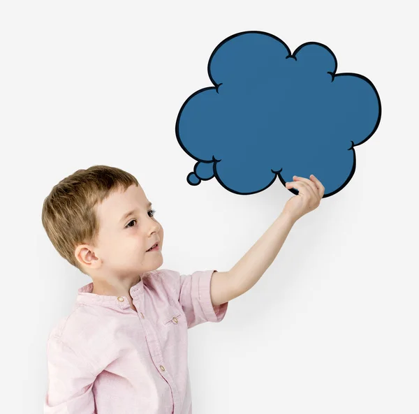 Kağıt düşünme bulut tutan çocuk — Stok fotoğraf