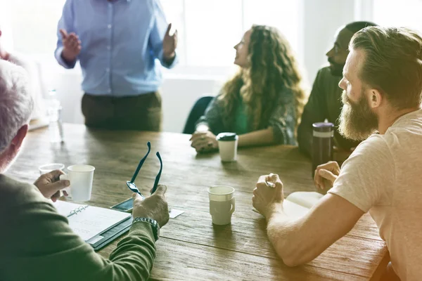 Geschäftsleute treffen sich — Stockfoto