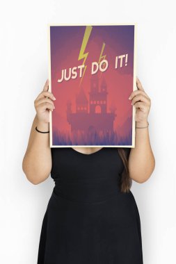 kadın holding tasarlamak