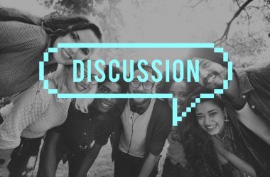 Kameraya bakarak çok ırklı arkadaşlar