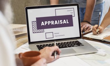 insan eli dizüstü bilgisayar kullanarak 