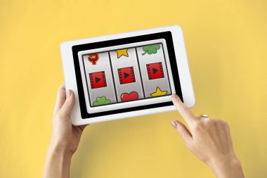 kişi holding dijital tablet