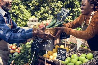 Manav Market ürünleri hazırlama
