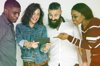 Dijital aygıt kullanan kişiler