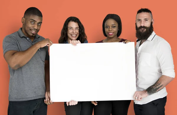 Pessoas segurando banner em branco — Fotografia de Stock