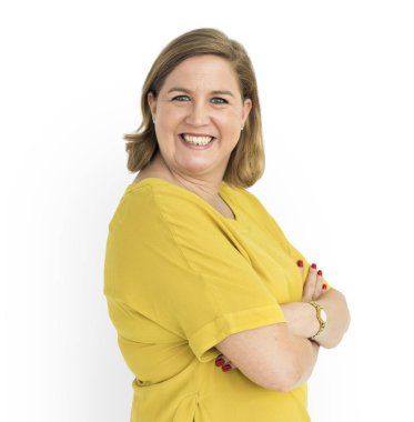 Beyaz Olgun kadın gülümsüyor