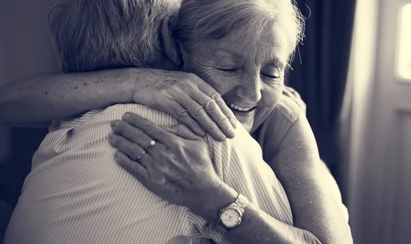 Senior Couple hugging — Stock Photo, Image