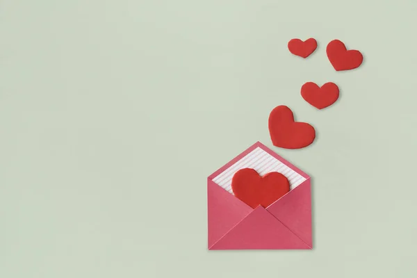 Liefde envelop met hart — Stockfoto