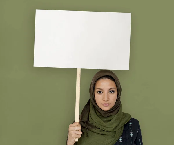 Arabische Frau posiert — Stockfoto