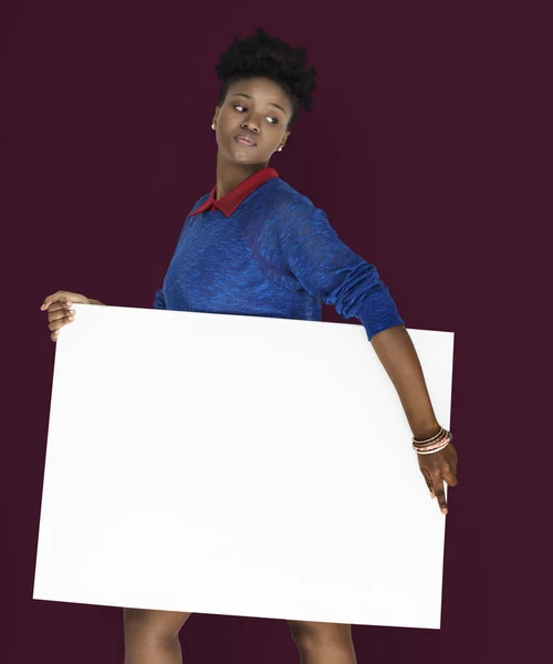 Mulher segurando cartaz — Fotografia de Stock