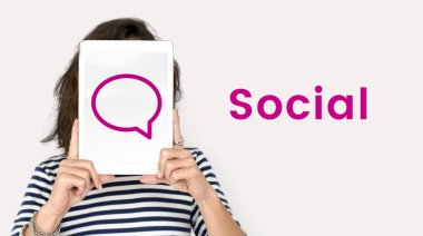 kadın belirsiz yüz ile bayrak