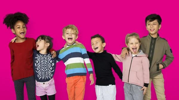 Niños sonrientes en el estudio — Foto de Stock