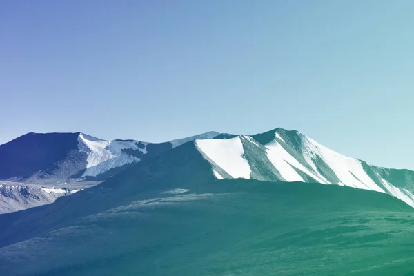 Hermosas montañas en la nieve —  Fotos de Stock