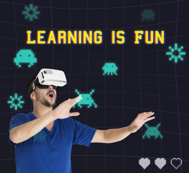 Adam visualiaing gerçeklik Gadget'ı kullanma 