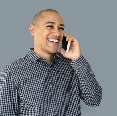 konuşmak Smartphone kullanan adam