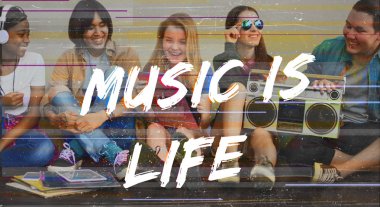 Hipster arkadaşlar müzik dinleme