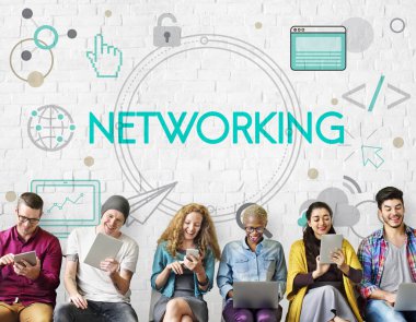 Dijital aygıtlar kullanan insanlar