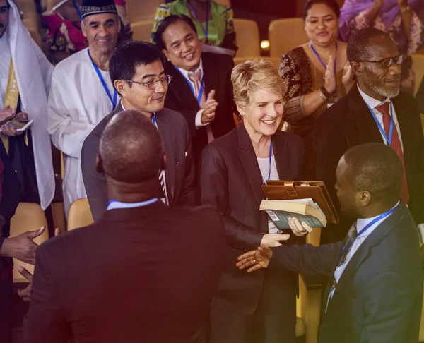 Multietniskt personer på business konferensen — Stockfoto