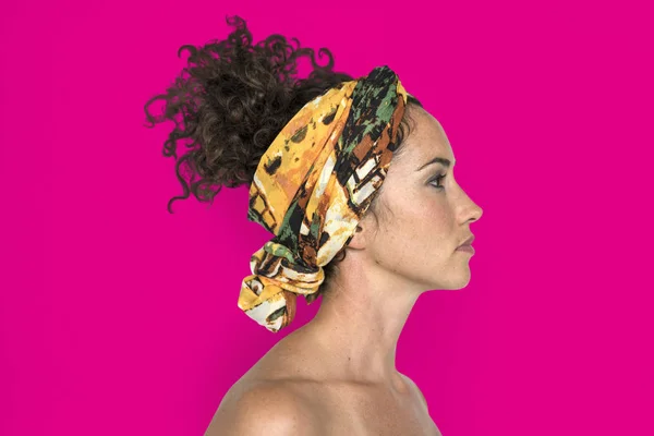 Женщина с платком на голове — стоковое фото