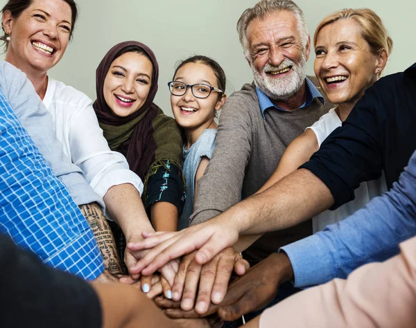 Gruppo di persone diverse — Foto Stock