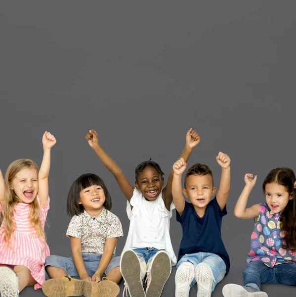 Kinderen spelen samen — Stockfoto