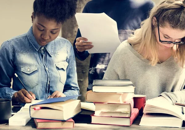 Friends students working together — Stock Photo, Image