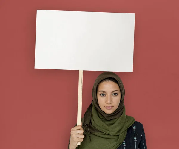 Arabische Frau posiert — Stockfoto