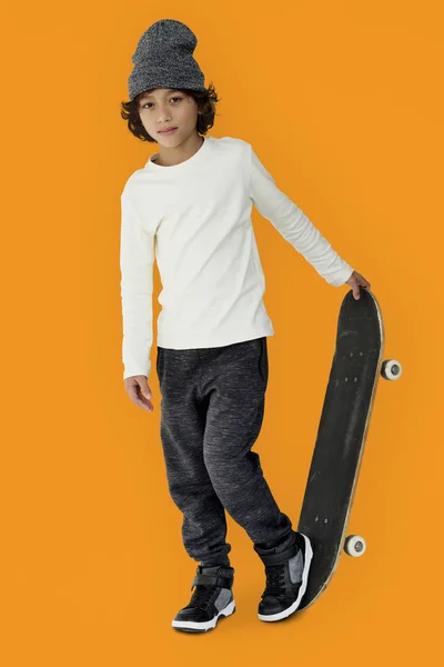 Rozkošný chlapec skateboardingu — Stock fotografie