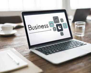 Tablo açılan laptop